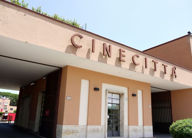 1280px-Cinecitta_-_Entrance